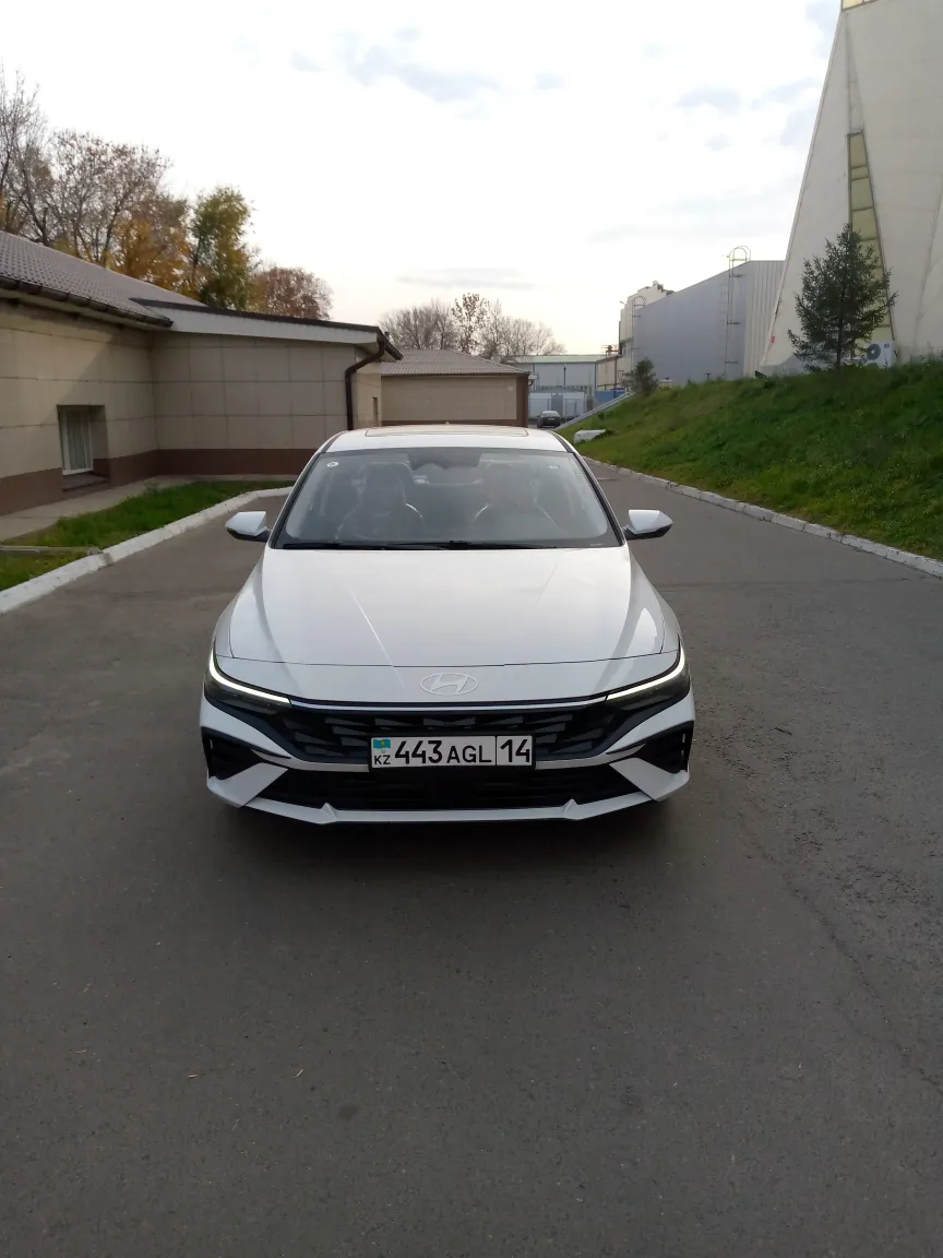 Hyundai Elantra 2024 года