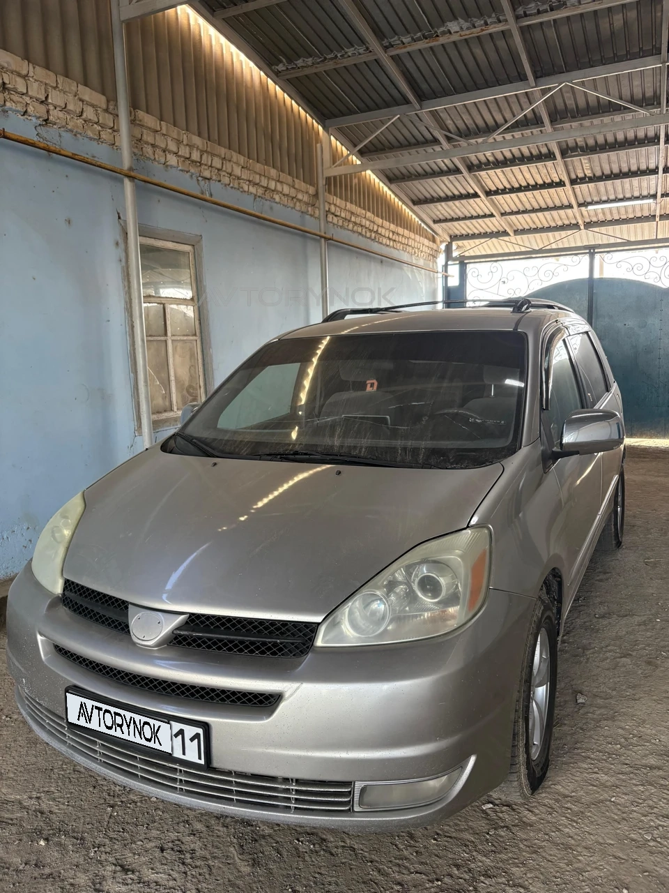 Toyota Sienna, 2004