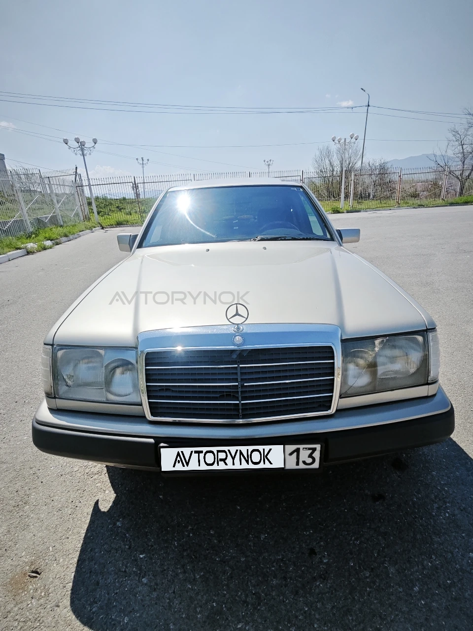 Mercedes-Benz E-Class, 1989